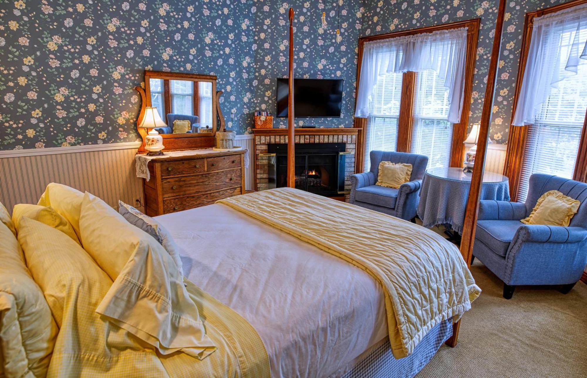 Rockwell Falls Inn And Wine Bar Lake Luzerne Værelse billede