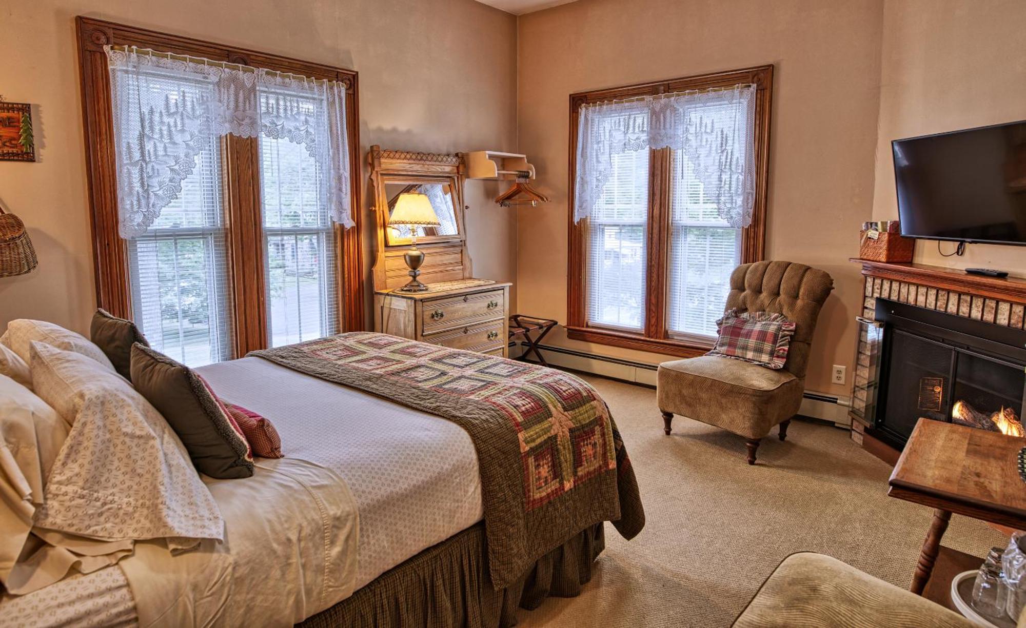 Rockwell Falls Inn And Wine Bar Lake Luzerne Værelse billede