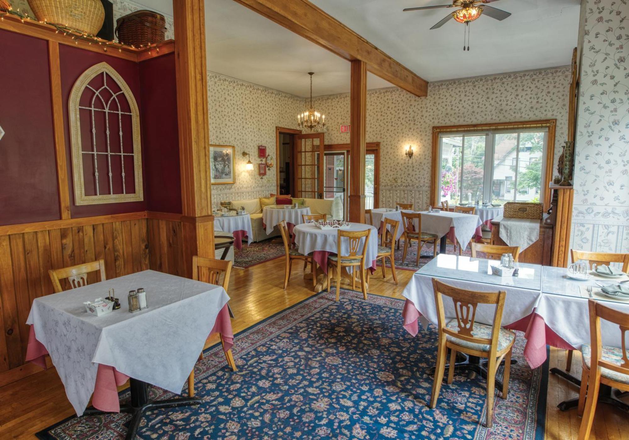 Rockwell Falls Inn And Wine Bar Lake Luzerne Eksteriør billede